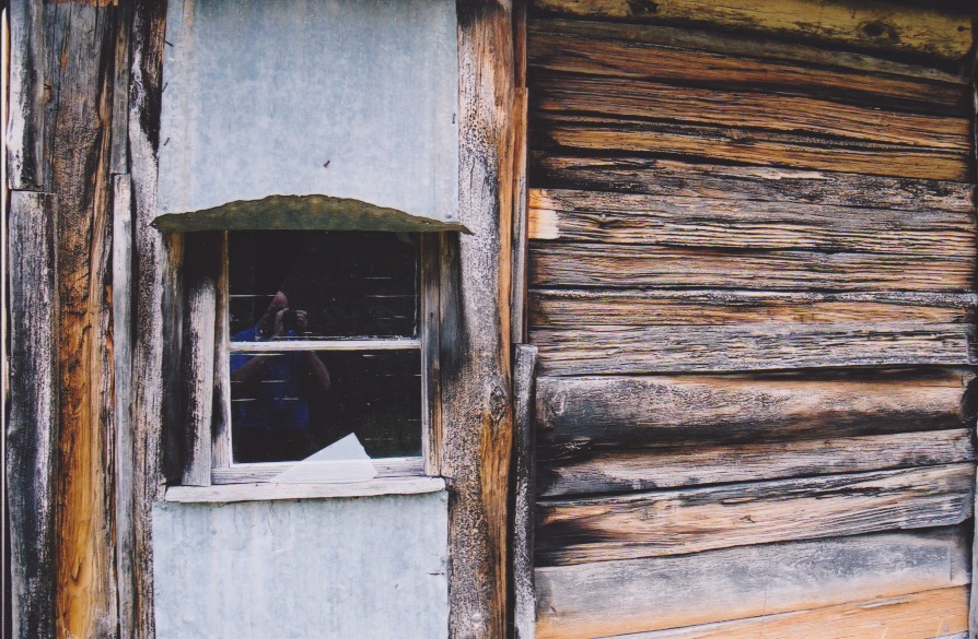 Kells Hut exterior horizonal slabs photo Olaf Moon