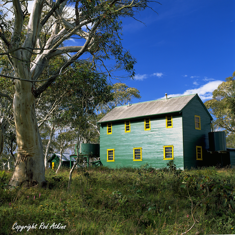 Photo of the Mount Franklin Chalet in two thousand before it was destroyed in the 2003 bushfires