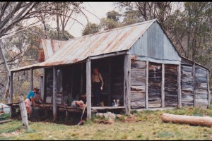 &#169; Bob Clarkson, Noel Gough on the right? Dec 1991 Wheelers Hut Workparty