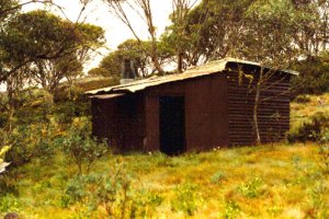 &#169; Happy Jacks Plain hut exterior photo "RG" 2001